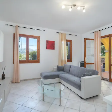 Emeraldway - Appartamento Garden And Terrace